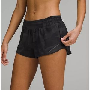 Lululemon 2.5 hotty hot shorts. Size 4. Camo